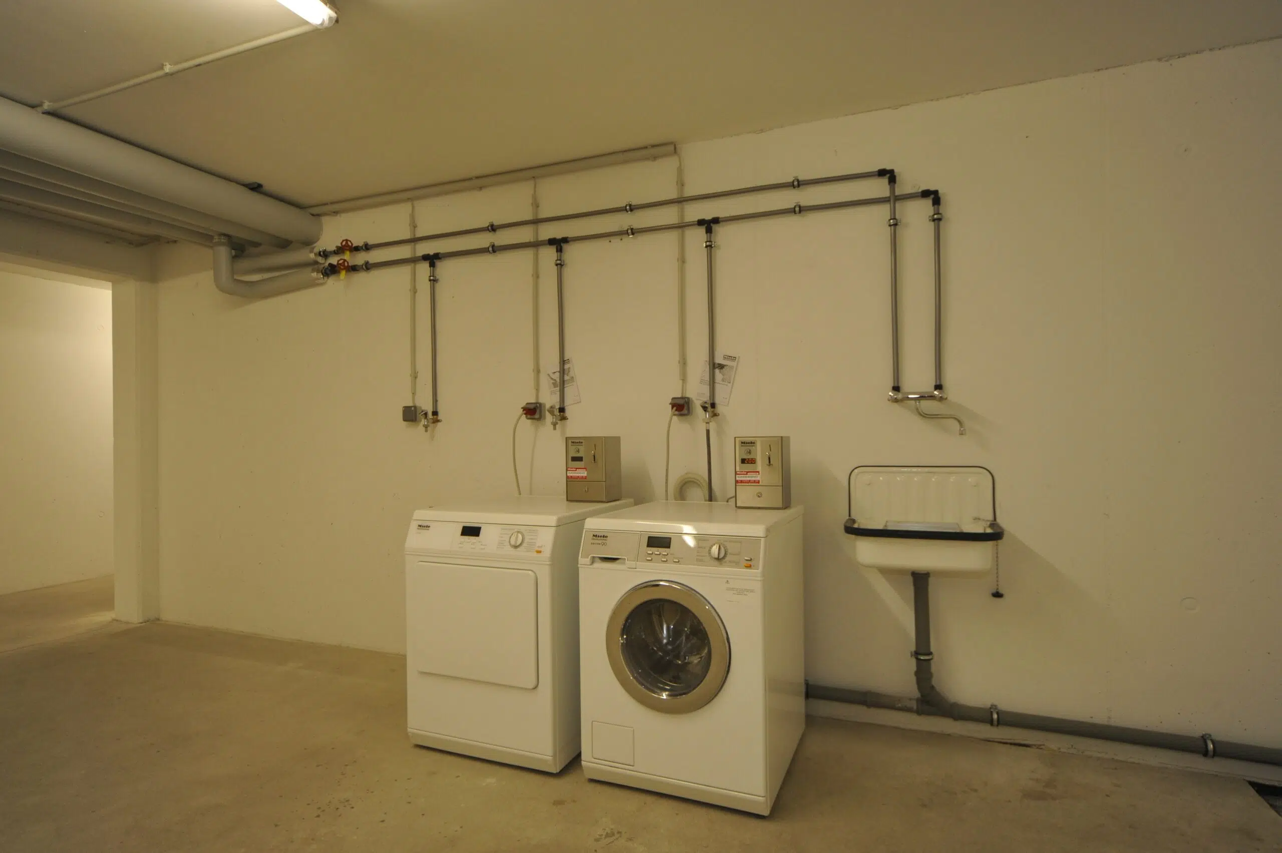 Washing machine and dryer for fitters in Linz